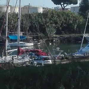 Santy's Rooms: Shared Bath, Location, Near Rome Fair Guest house Fiumicino